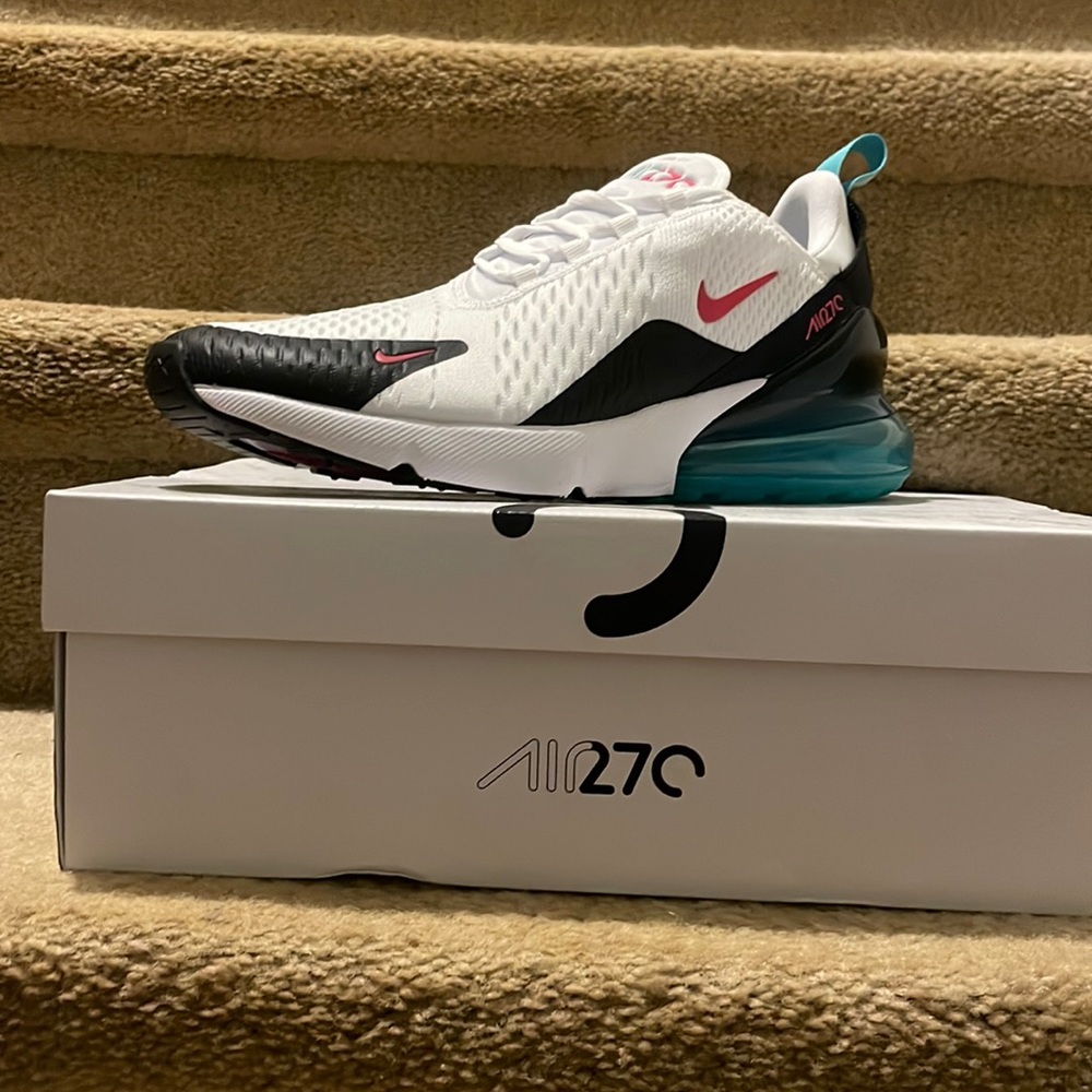 Mens Nike Air Max 270 never worn in box. Listed price or make me a offer.